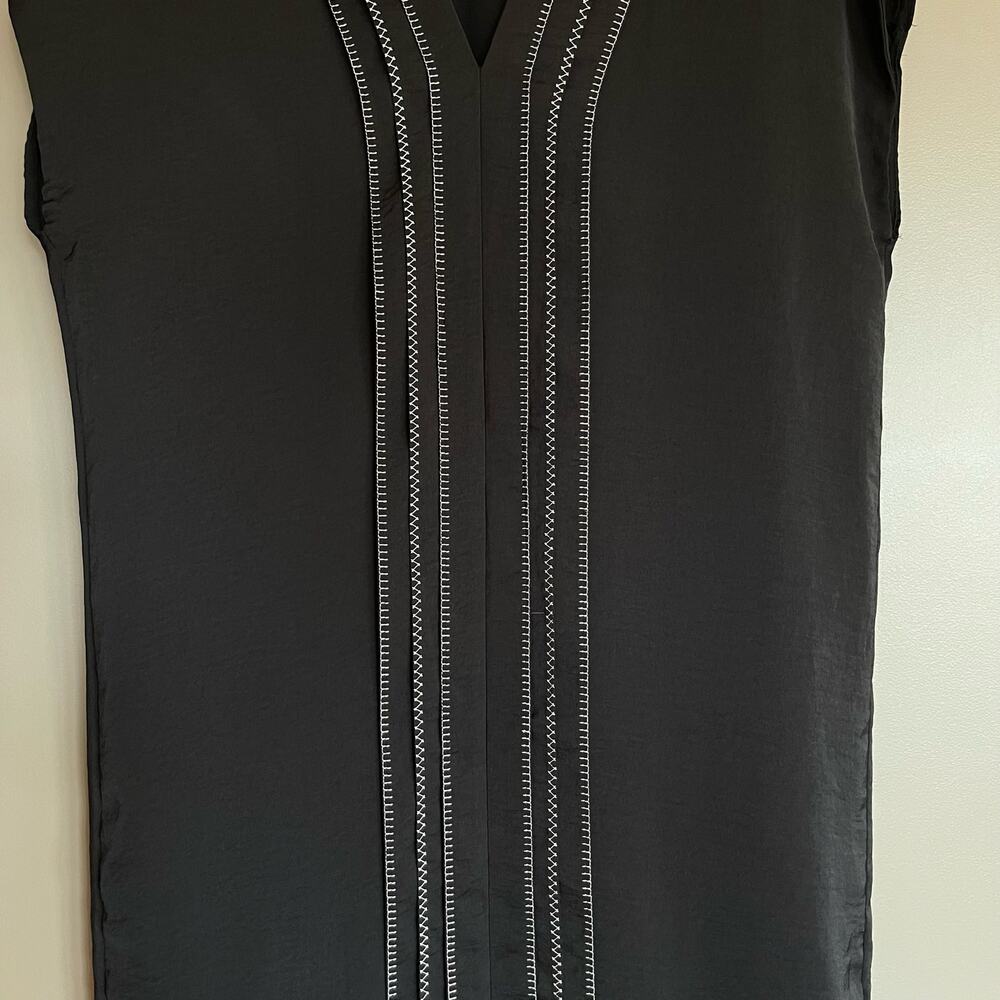 Vince Embroidered Front V-Neck Shift Dress Black Size 4 Minimalist Relaxed Fit - Picture 6 of 16